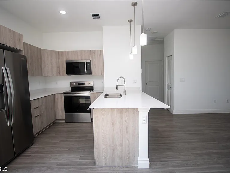 9004 W Justice Cir — Photo 13