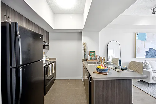 570 Bay St Photo 1