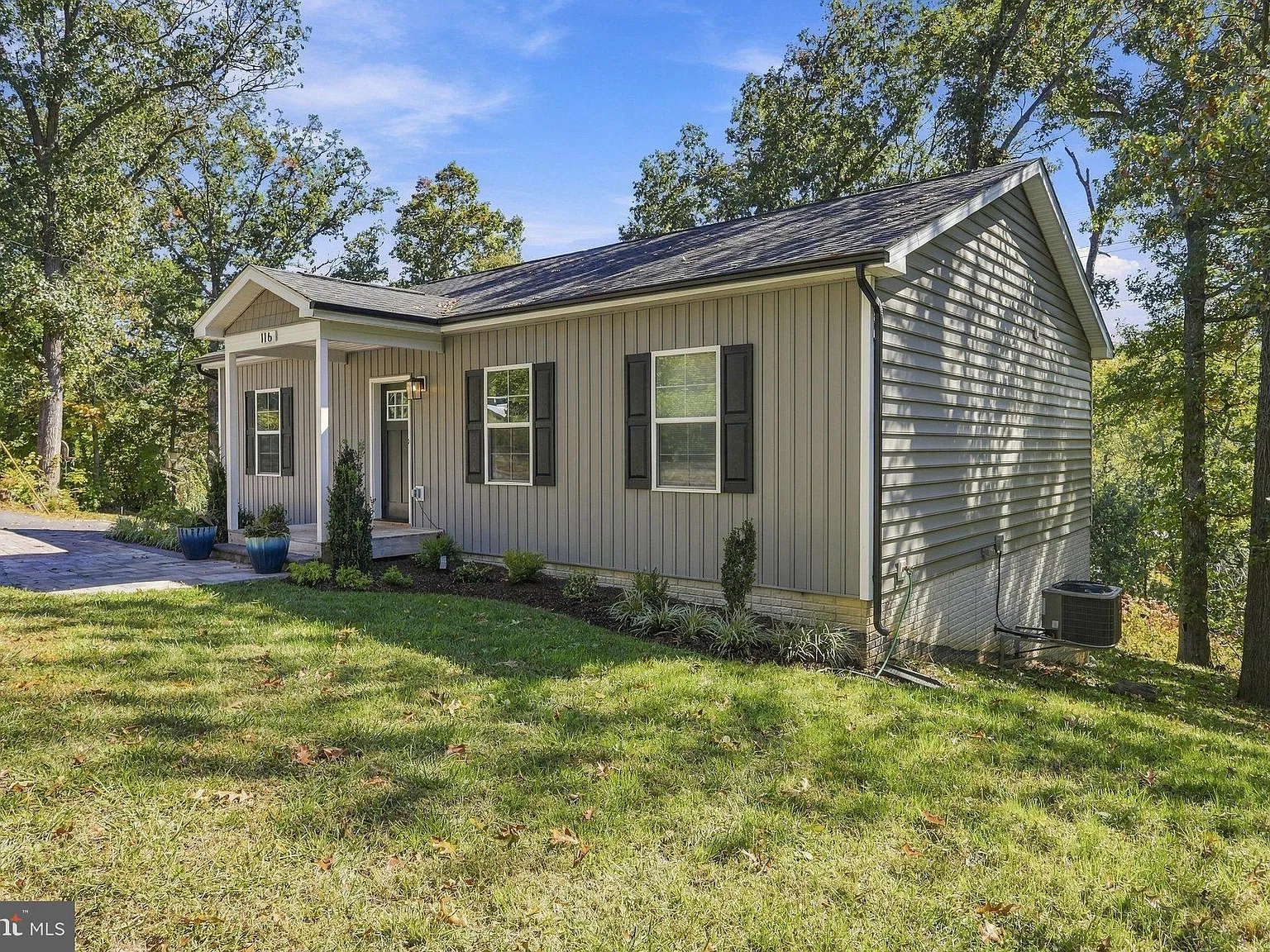 3 bed, 3.0 bath, 2115 sqft, $2,100 — Photo 3