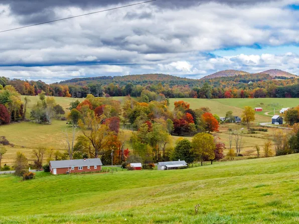 2160 Parkway Ln S, Floyd, VA 24091
