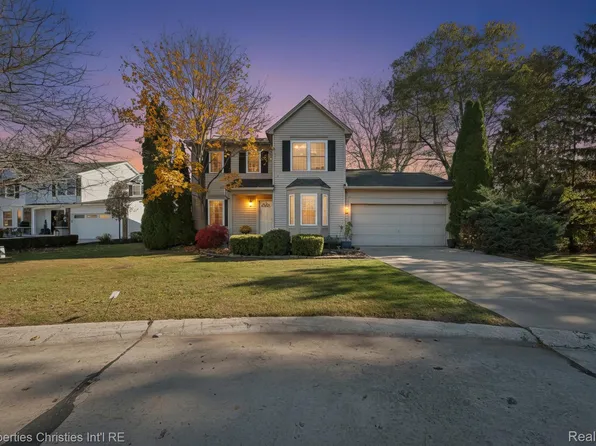 24220 Scarlet Ct, Novi, MI 48374