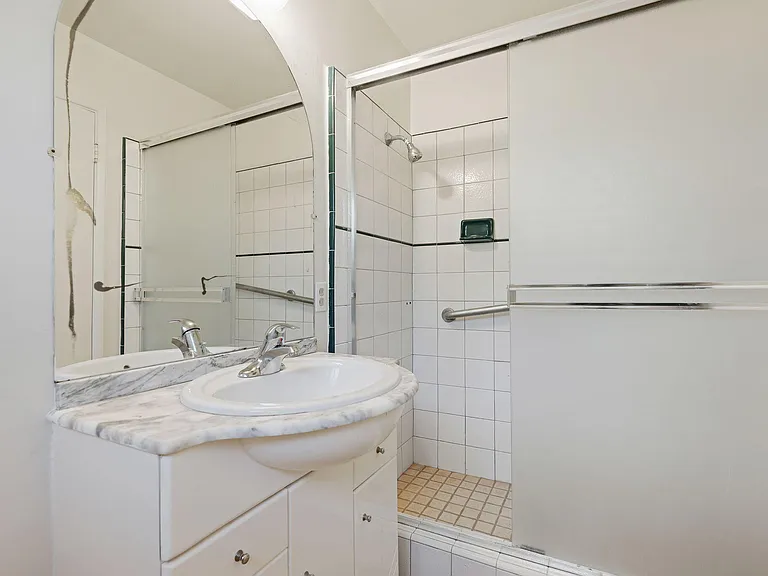 2120 State St — Photo 15
