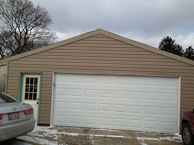 2nd image of 2525 Albrecht Ave