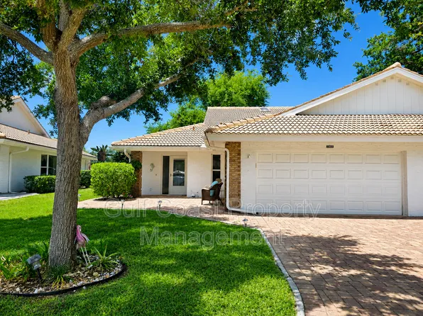 5808 Garden Lakes Dr, Bradenton, FL 34203