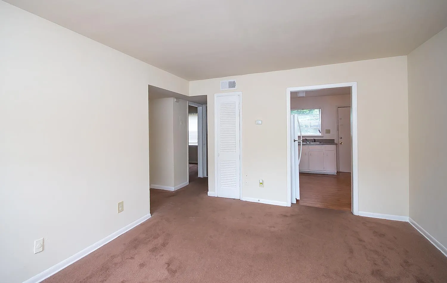 Regal Heights Apartments — Photo 4