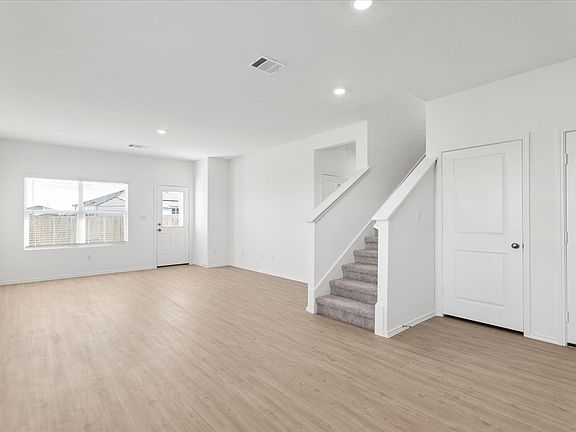 5th image of 137 Sonterra Dr