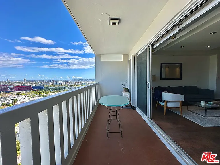 999 N Doheny Dr #1207 — Photo 10