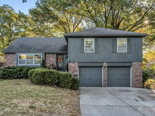 9815 Mission Rd, Overland Park, KS 66206