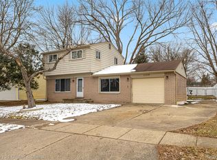 23225 Albion Ave, Farmington Hills, MI 48336
