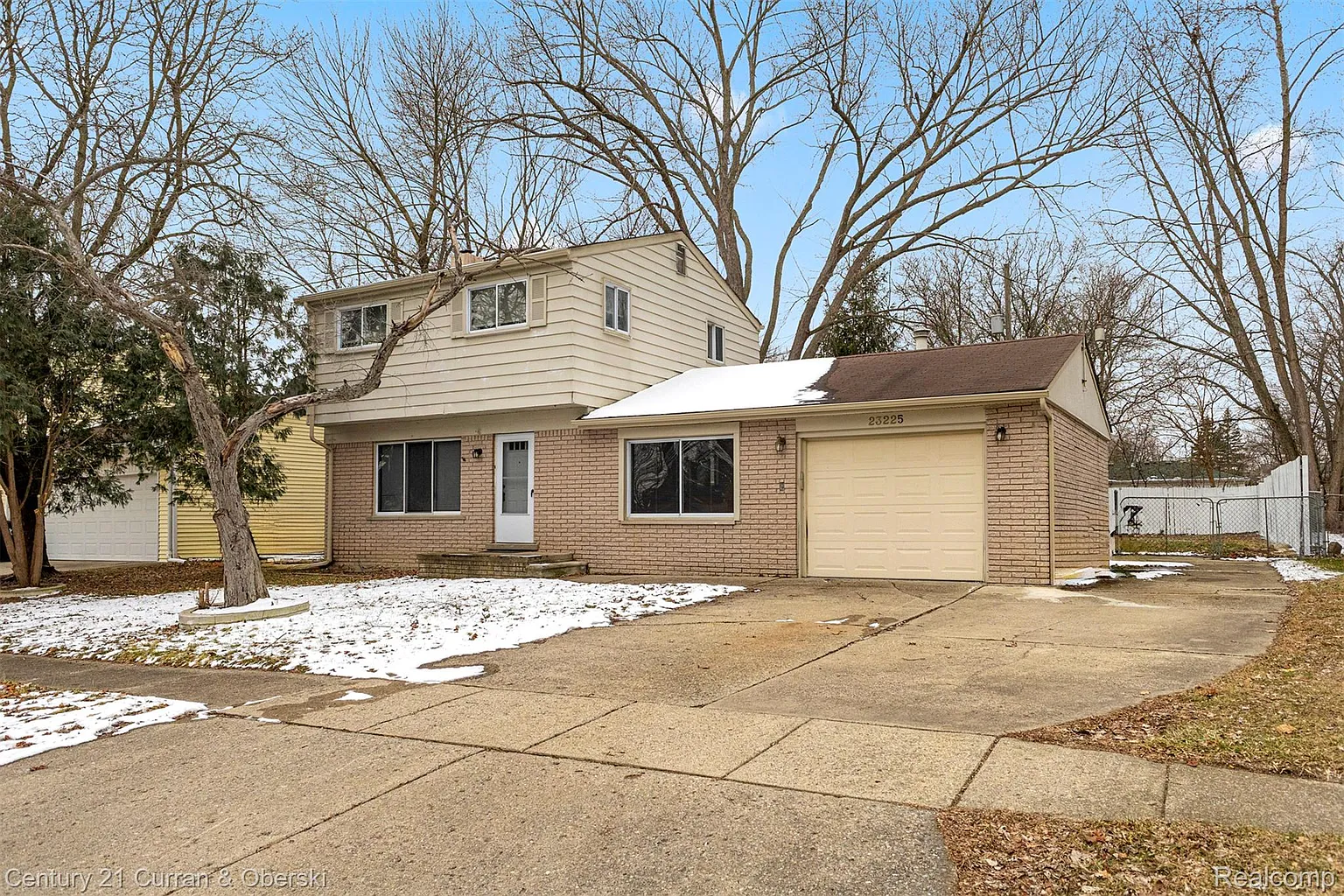 23225 Albion Ave photo 1