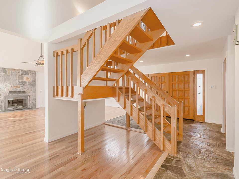 58 Linda Ln W, Riverhead, NY 11901 Zillow