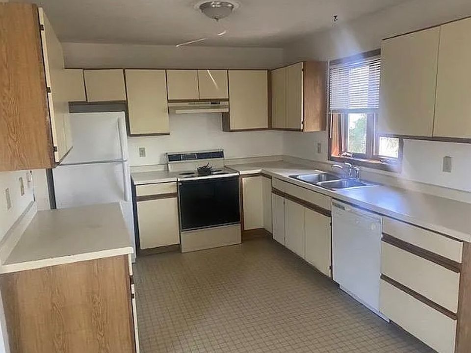 Large kitchen with dishwasher