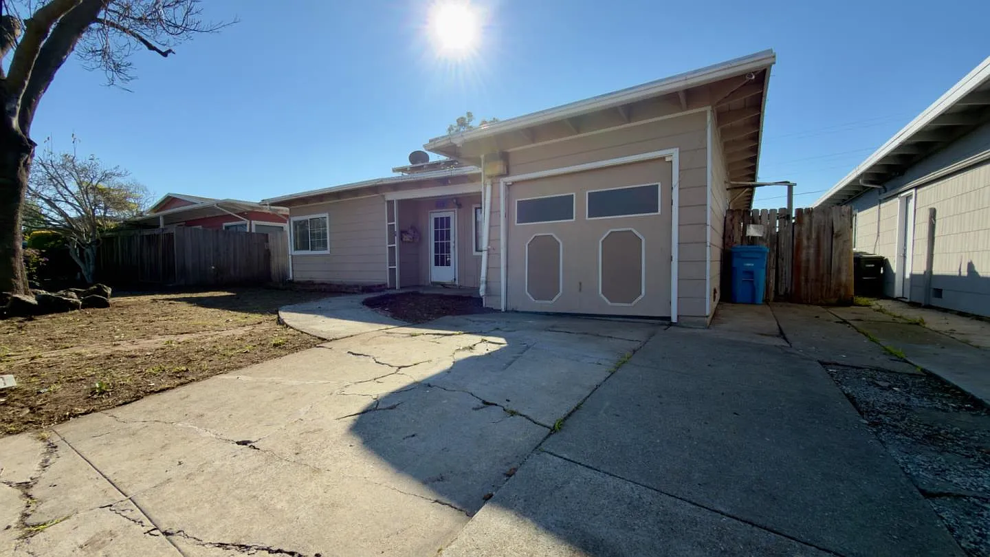 732 Rand St photo 1