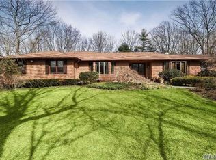 7 Palatine Ct, Syosset, NY 11791