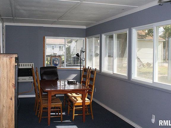 4 Seasons porch with heater