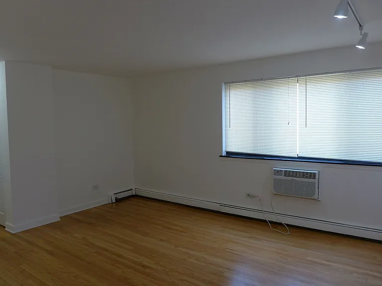 Foster Beach Apartments — Photo 3