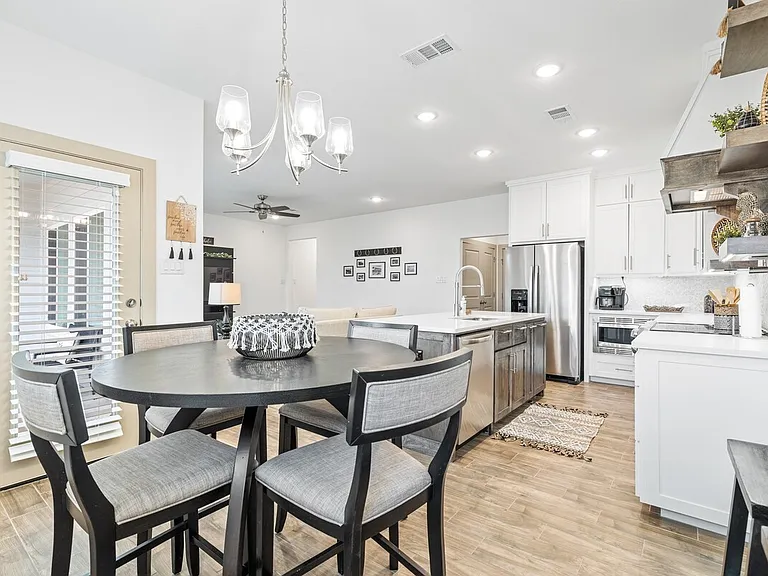 698 N Center St — Photo 11