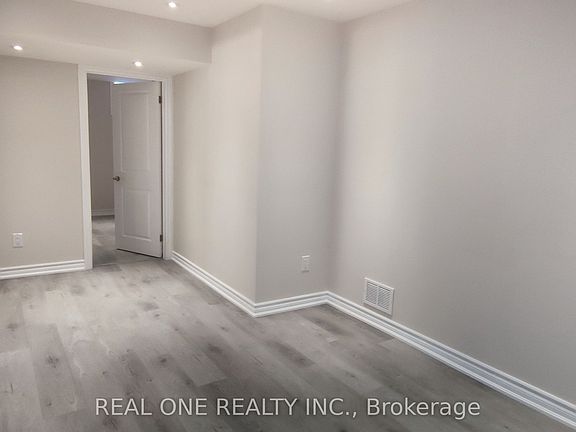 5th image of 22 Cloverridge Ave Basement B