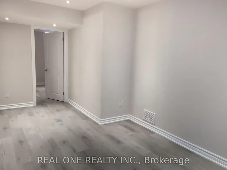 22 Cloverridge Ave #B — Photo 5