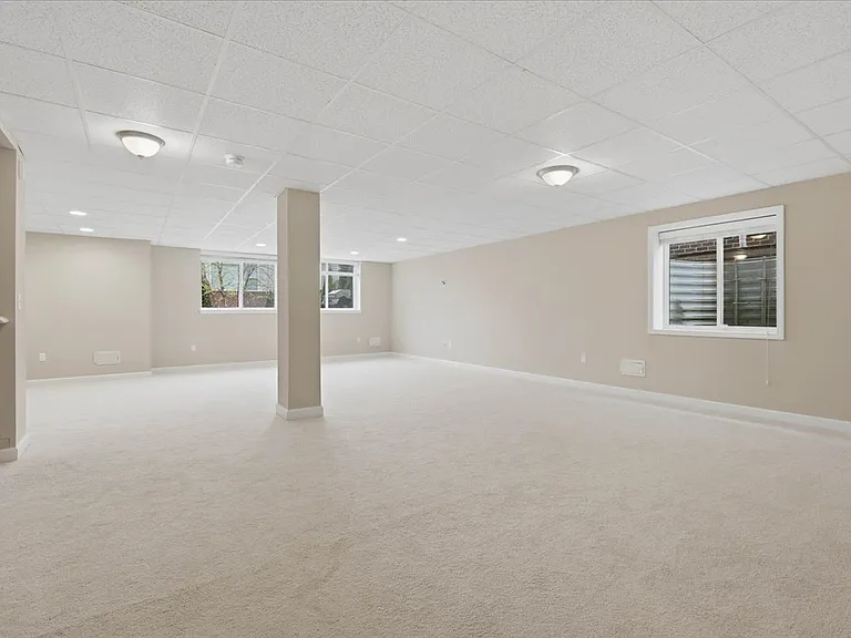 1114 Wales Dr — Photo 19