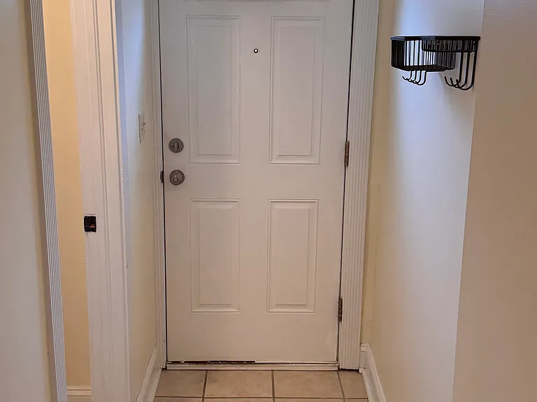 1112 Oates St NE #B — Photo 3