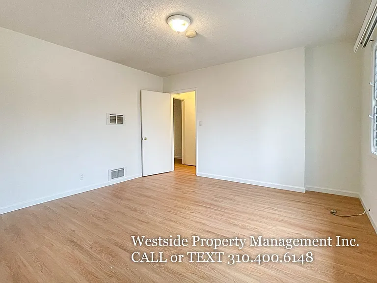 1555 S Hayworth Ave #16 — Photo 6