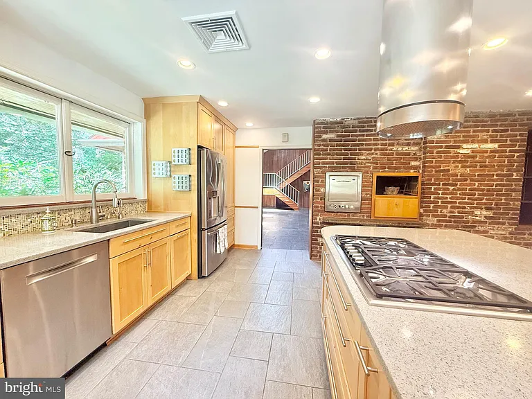 6819 Selkirk Dr — Photo 54