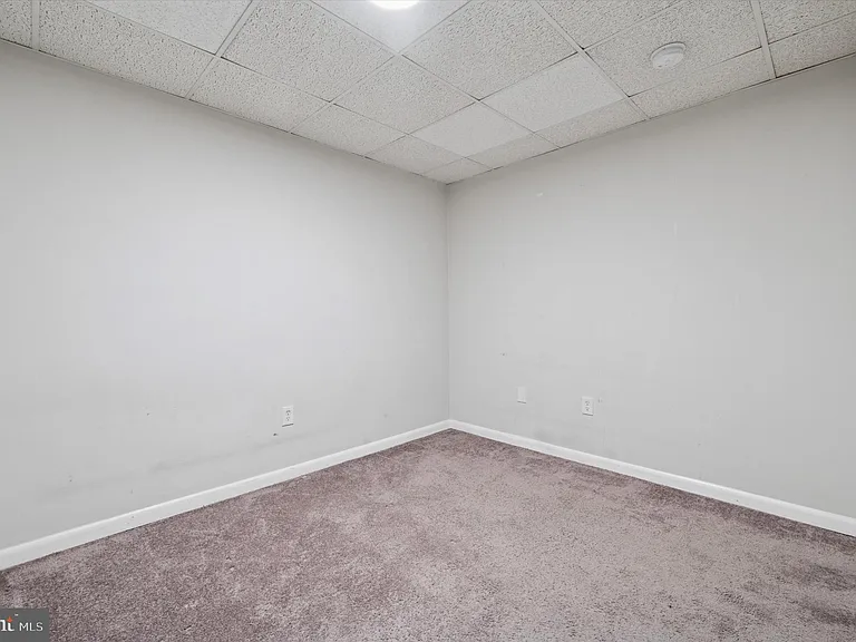 271 N Wycombe Ave #1 — Photo 15