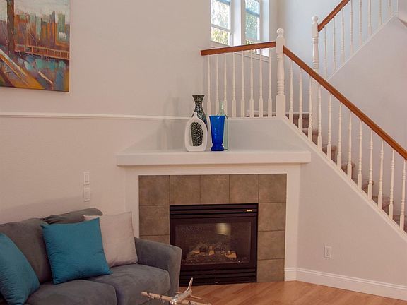4th image of 325 Metro Ln