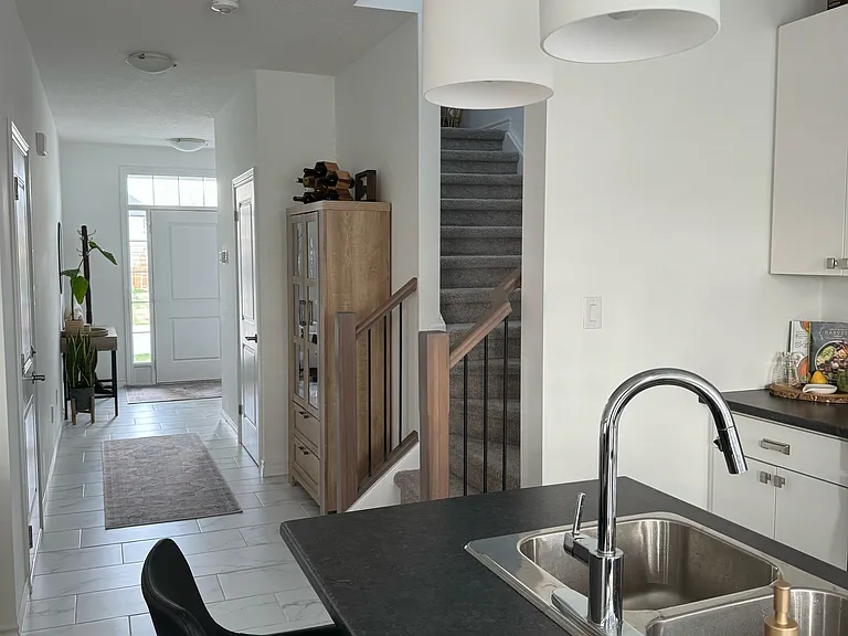 1752 Finley Cres — Photo 2