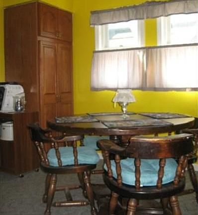 4th image of 613 N Walnut St