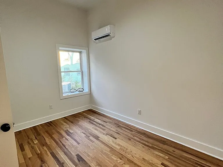 106 E Broad St — Photo 18