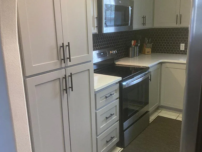 211 W Clark St — Photo 2