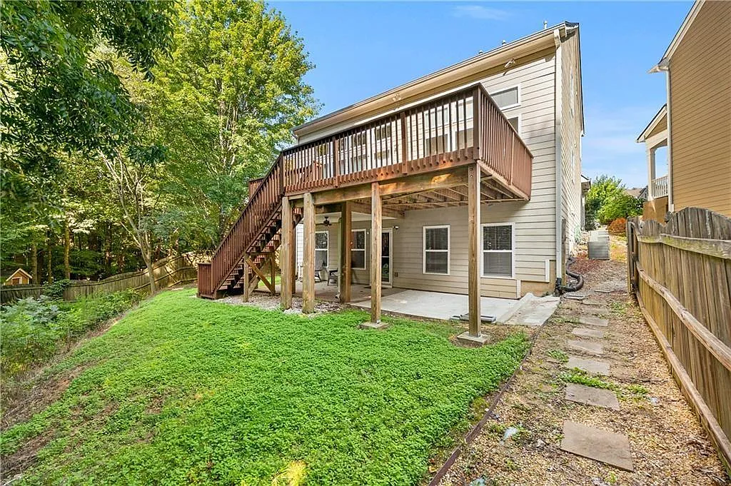 5 bed, 3.5 bath, 2239 sqft, $2,800 — Photo 3