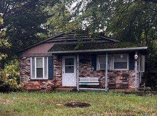 6069 Dews Rd, Hurt, VA 24563