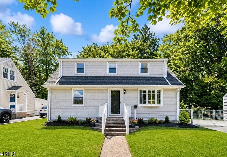 18 Farmingdale Ave — Photo 1