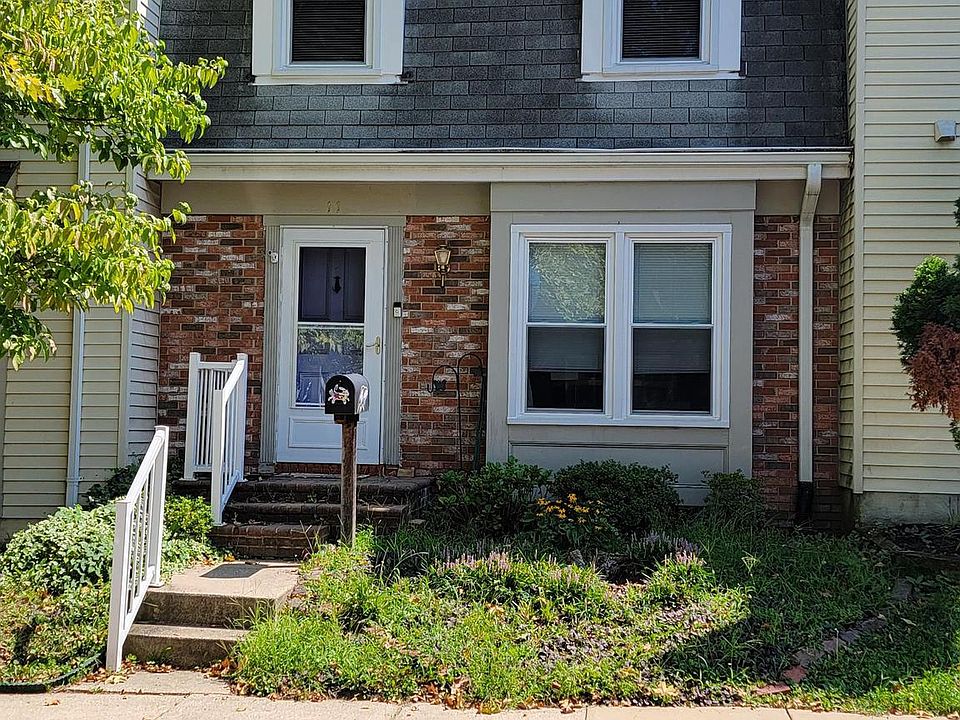 2nd image of 11 Mountain Green Cir