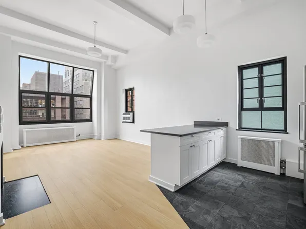 310 East 44th Street image 1 of 32