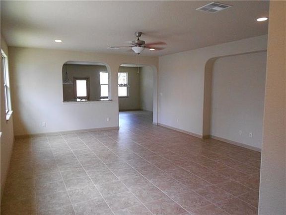 3rd image of 612 Algerita Dr