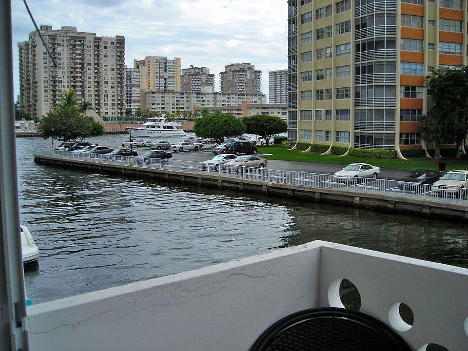 View facing East towards the Intracoastal waterway.