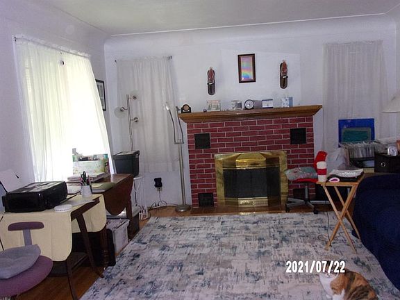 5th image of 409 Torrance Ave