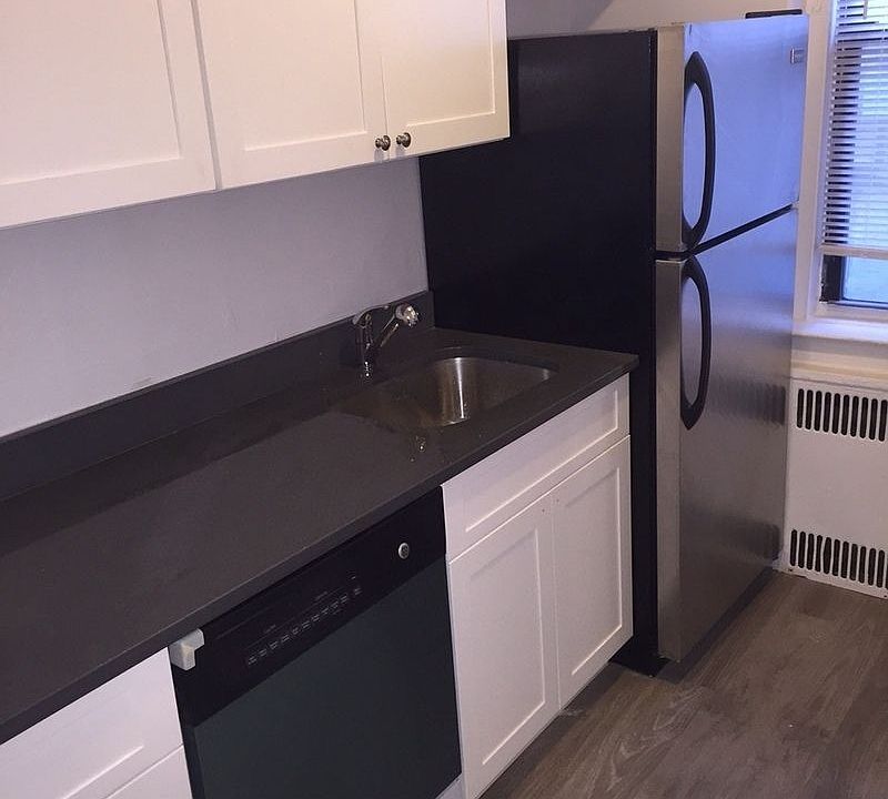 1st image of 460 E 21st St APT 3D