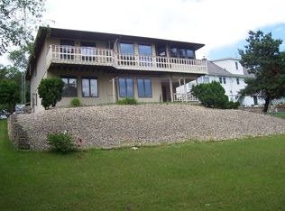 1206 W Pleasant St, Portage, WI 53901