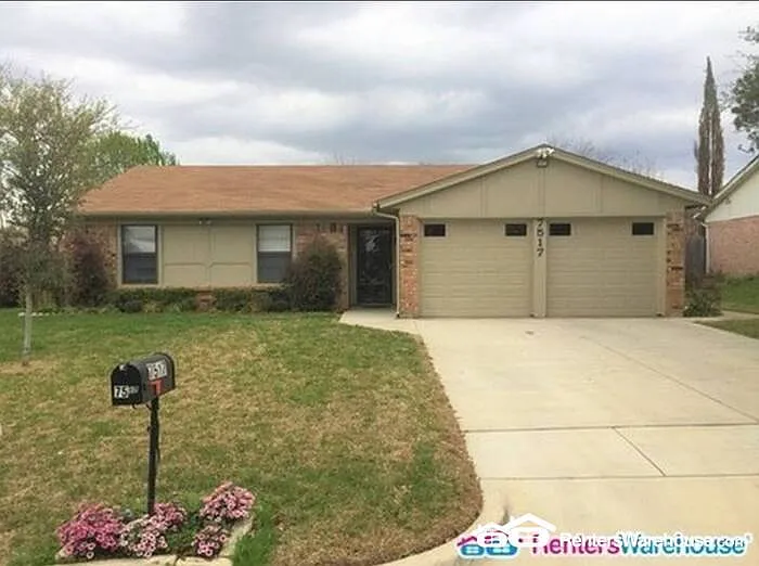 7517 Oak Ridge Dr — Photo 1