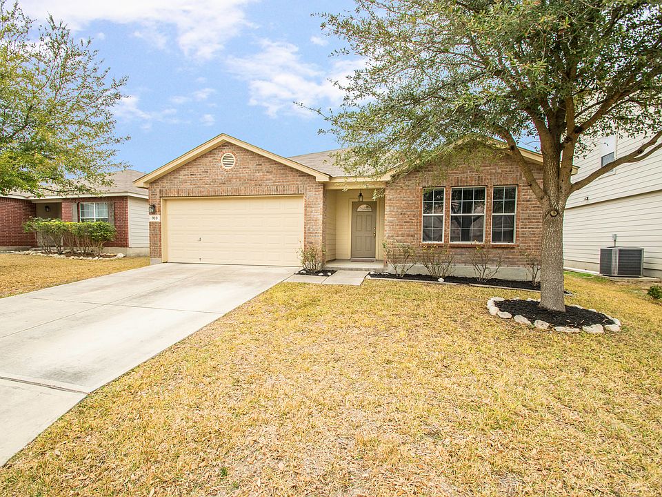 1st image of 910 Magnolia Hl