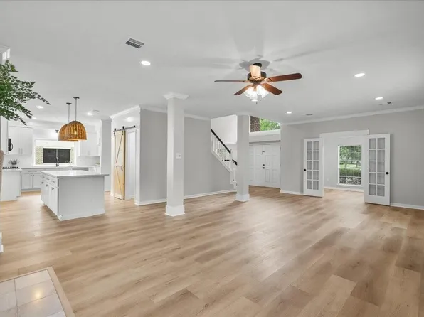 1907 Sandy Schoals Dr, League City, TX 77573