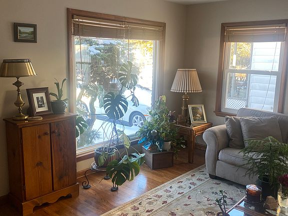 Living Area has Large Picture Window w/blinds. Furnishings not included.