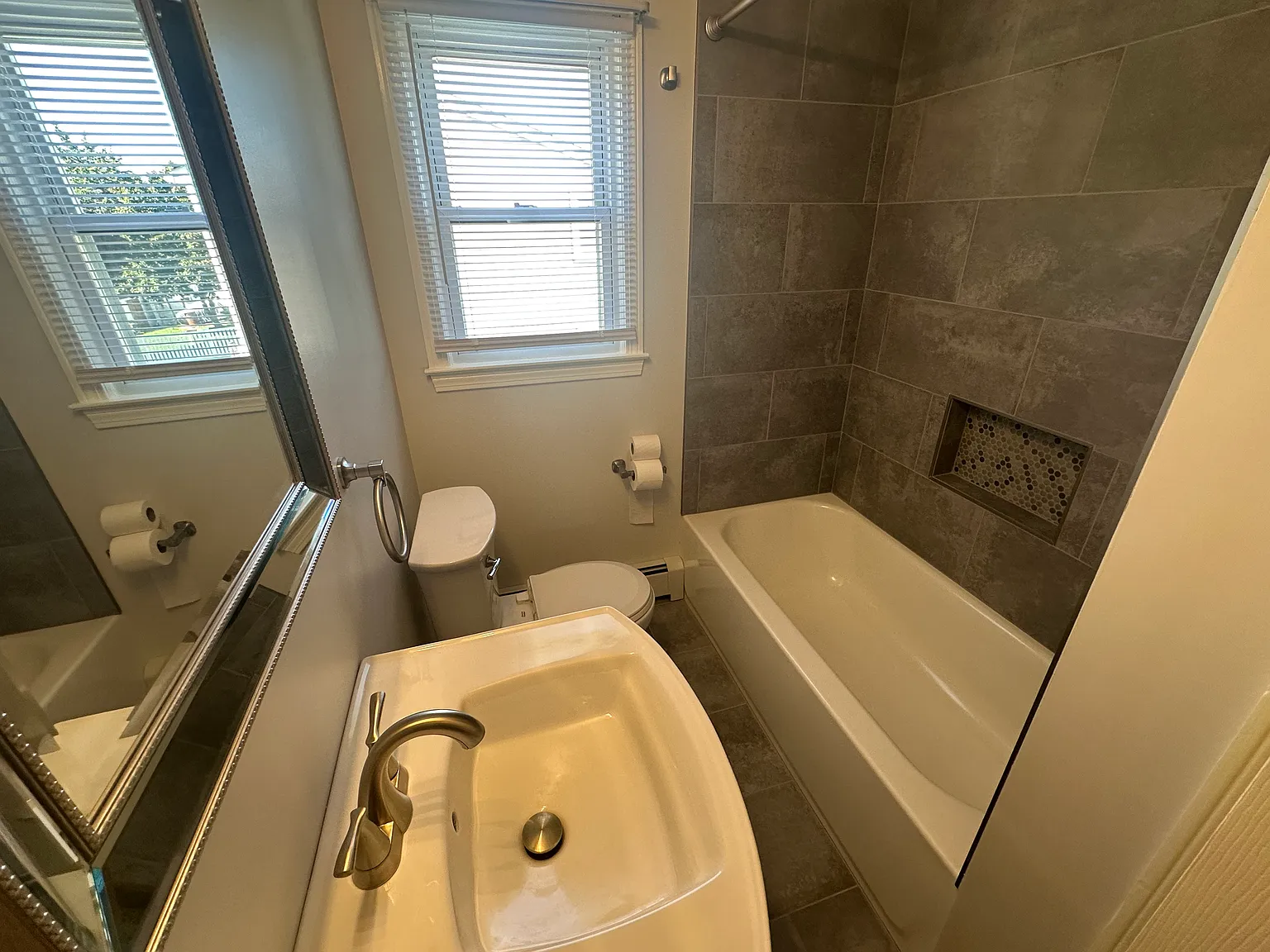 2 bed, 1146 sqft, $2,200 — Photo 3