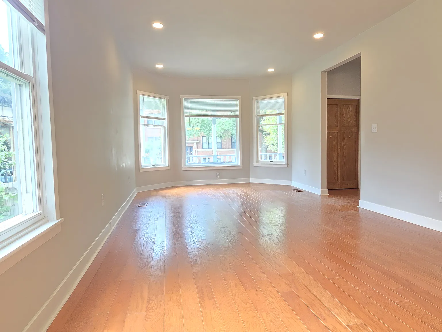 5 bed, 3.5 bath, 3500 sqft, $7,950 — Photo 3