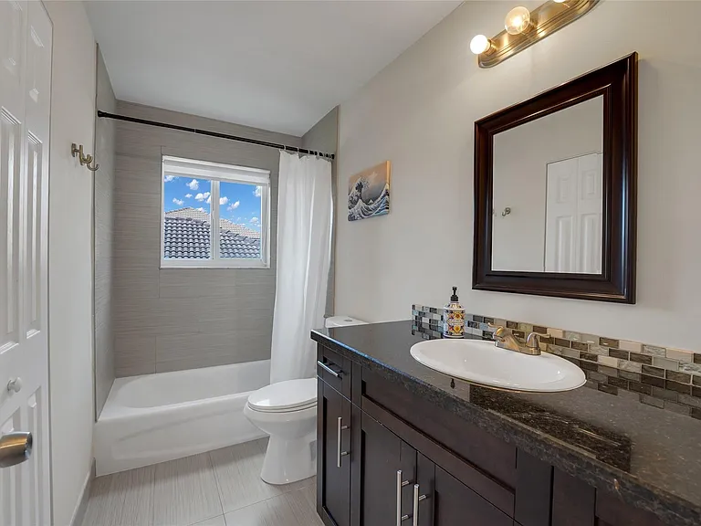 1070 Bluewood Ter — Photo 37